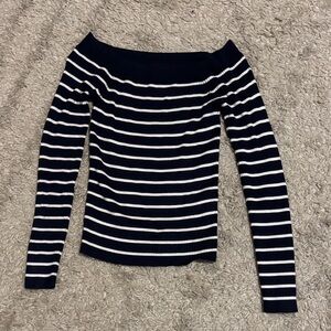 Abercrombie and Fitch boat neck stripped Sweater size Medium ❤️